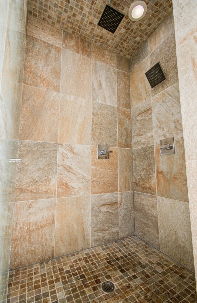 Building Photo - 1808 Ridgewood St