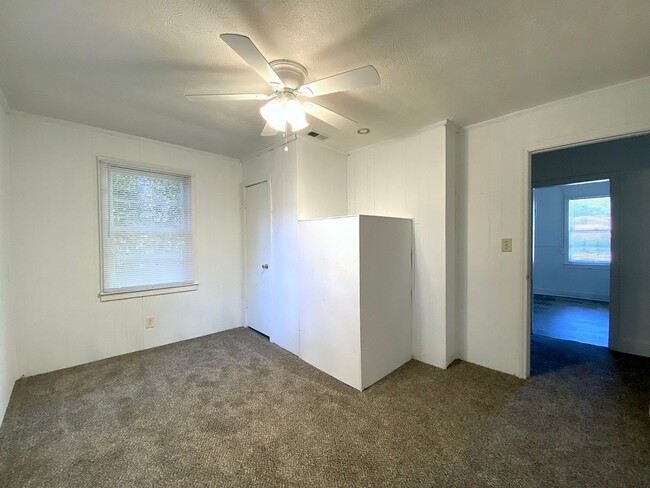 Building Photo - 3 BD/ 1BA Hidden Gem!