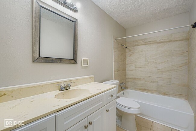 Building Photo - 9117 Fairmont Cir