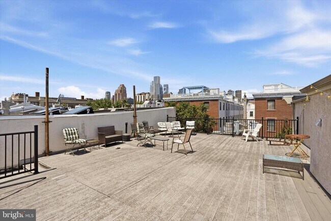 Building Photo - 738 S 11th St