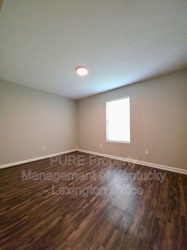 Building Photo - 3793 Camelot Dr