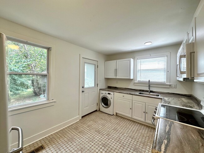 Building Photo - 1715 Luton St