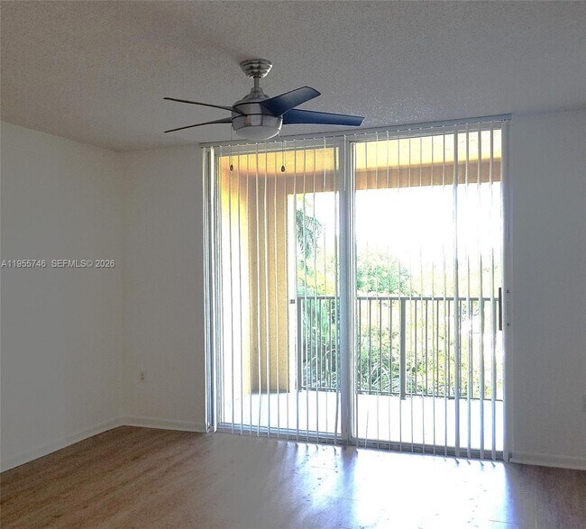 Building Photo - 19999 E Country Club Dr