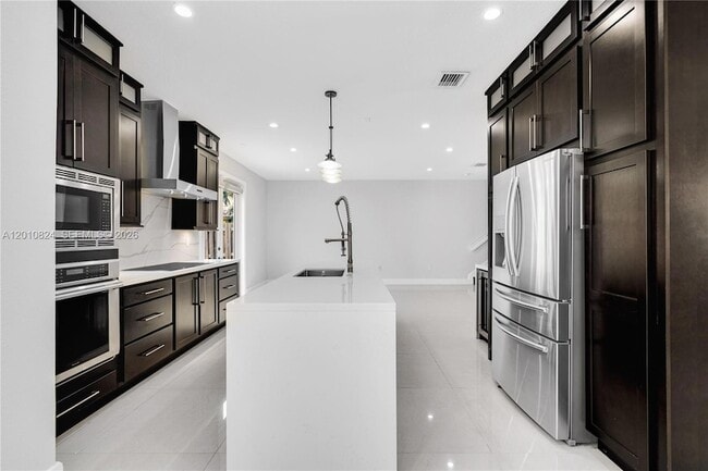 Building Photo - 8741 NW 111th Ct