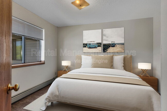 Building Photo - 131 Cedar Ct E