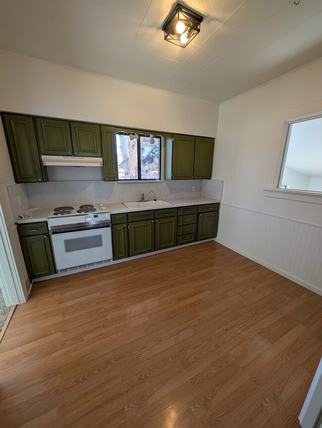 Building Photo - 225 N Main St