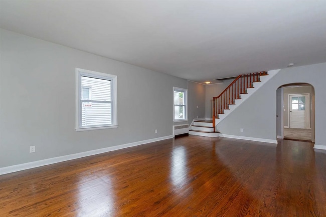 Building Photo - 35 Clark St