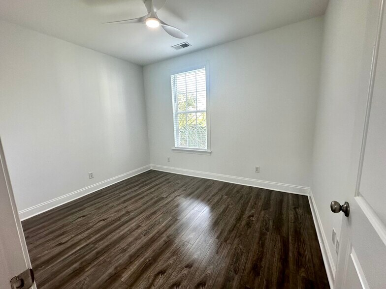 Building Photo - 149 Breezes Dr