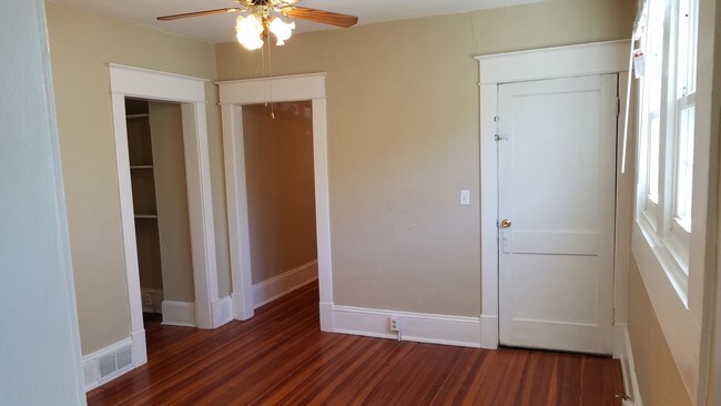 Building Photo - 1501 7th St SE