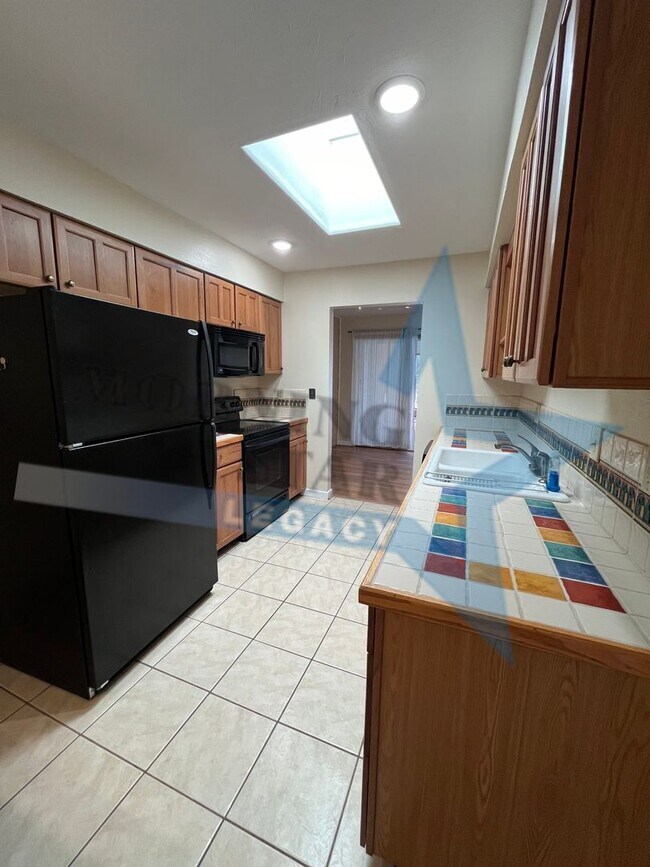 Building Photo - Charming 3 bedroom move-in ready