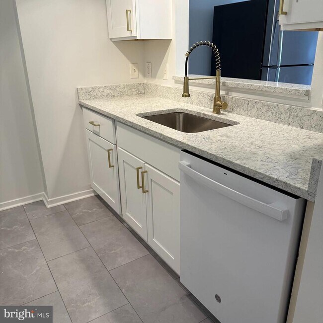 Building Photo - 2111 Wisconsin Ave NW