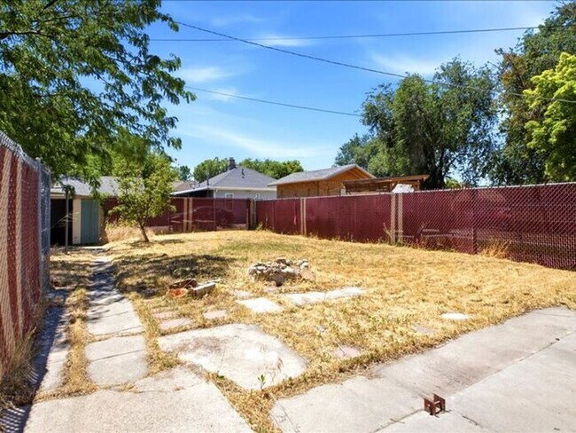 Building Photo - Poplar Grove 2 bedroom 1 bath, fenced