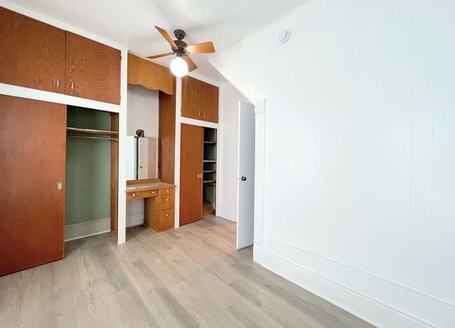 Building Photo - Spacious 2 bedroom with garage