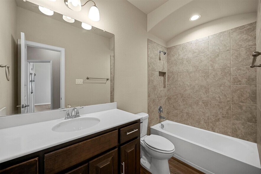 Building Photo - 3608 Helm Ln