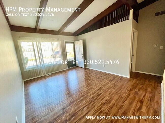 Building Photo - 875 Bryant Ave