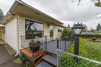 Building Photo - Bonus Room + Big Backyard! 3 Bed, 2 Bath H...