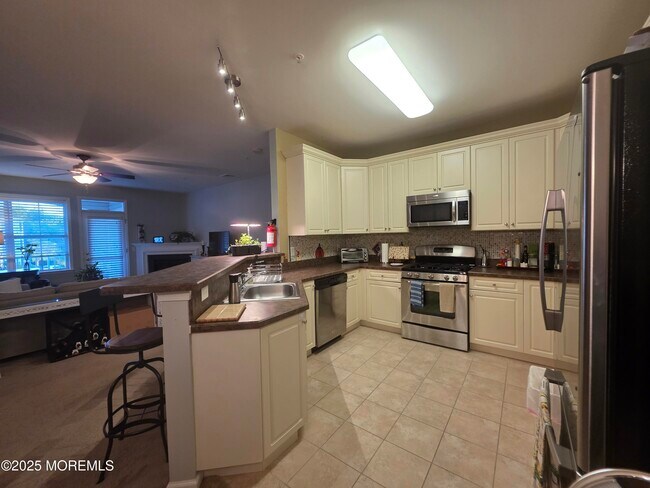 Building Photo - 625 Sloan Ct