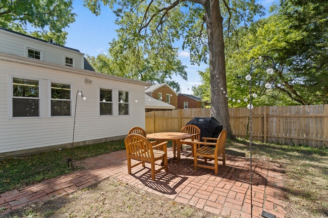 Building Photo - 113 Crestmere Ave