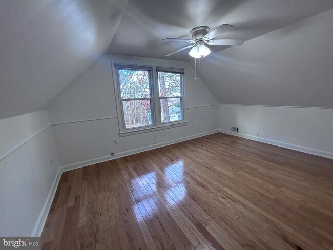 Building Photo - 132 Pinecrest Ln