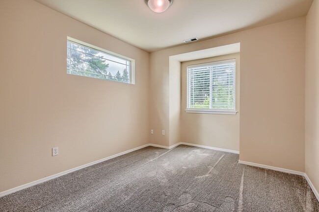 Building Photo - Beautiful 3 Bed 3 Bath Bonney Lake Home!