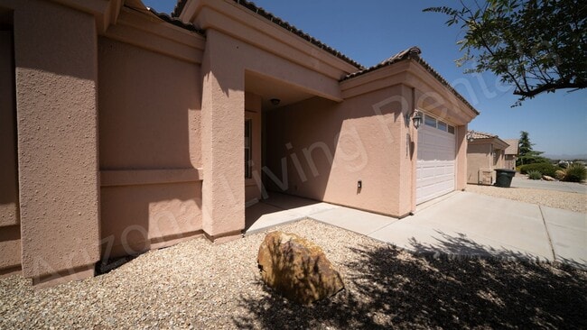 Building Photo - 2085 Alan Ladd Dr