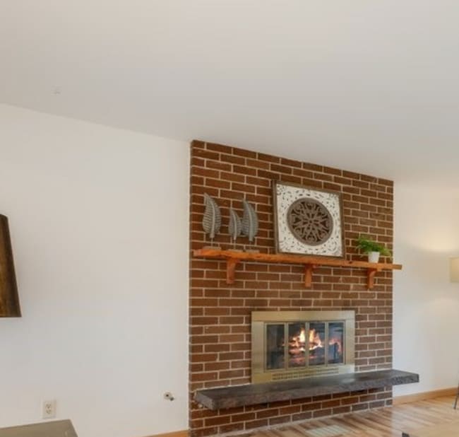 Building Photo - Beautifully Updated 4BR Split-Level Home i...