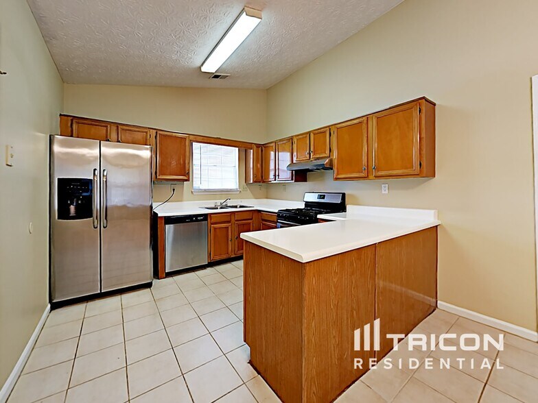 Building Photo - 741 Shore Dr