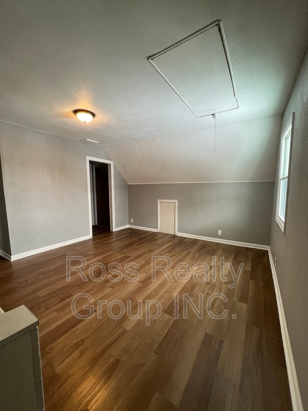 Building Photo - 3156 Elm St