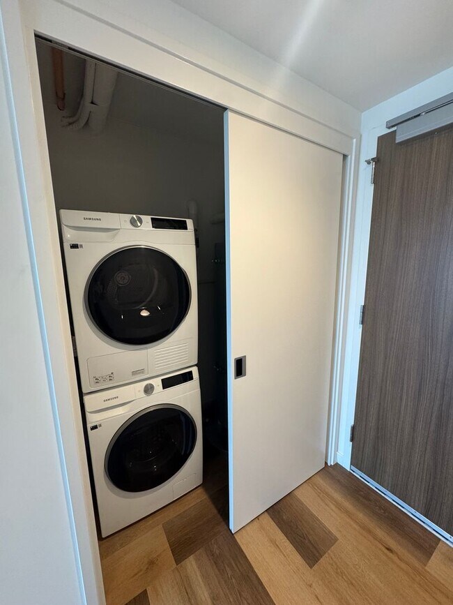 Building Photo - Ready to Move in Brand New Condo! First Time Renting! 0 Bed/1 Bath/1 Parking at The Park on Ke‘ea...