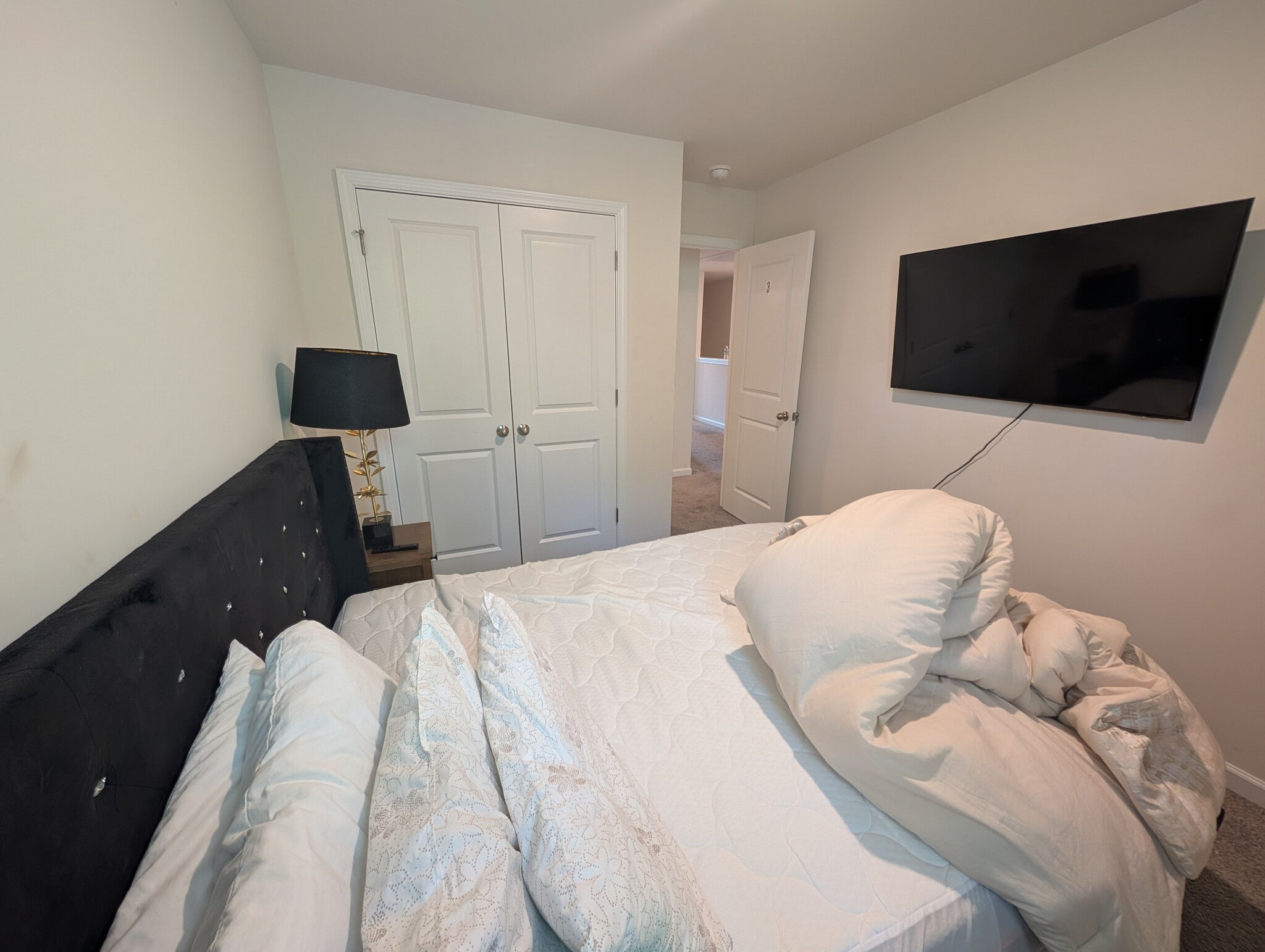 Building Photo - Room in Apartment on North Mills Rd