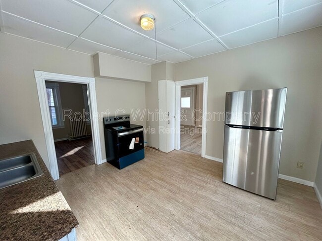 Building Photo - 314 Norwich Ave