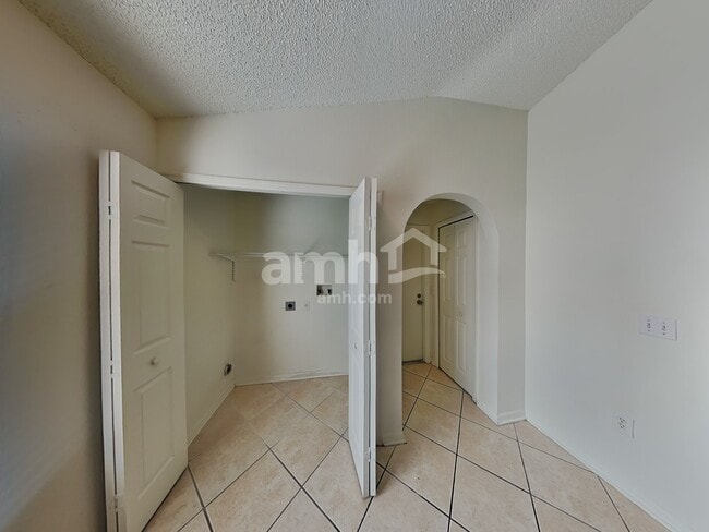 Building Photo - 784 Lake Doe Blvd