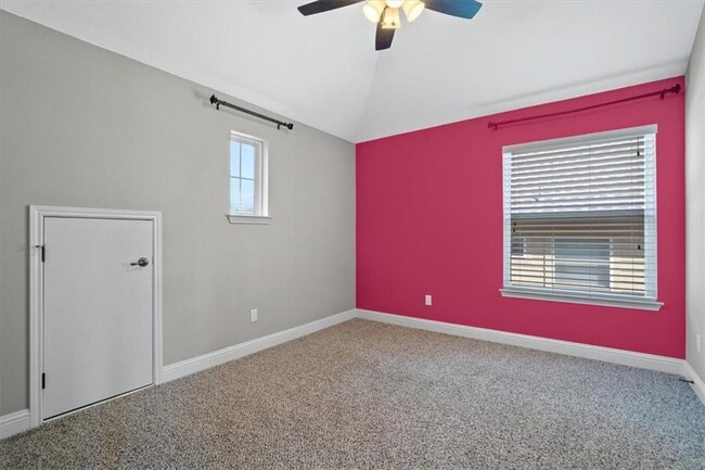 Building Photo - 409 Spanish Mustang Dr