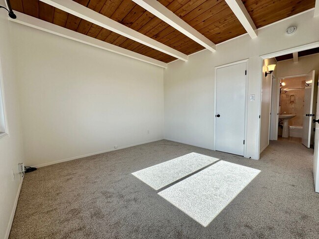 Building Photo - SDS T 1260
