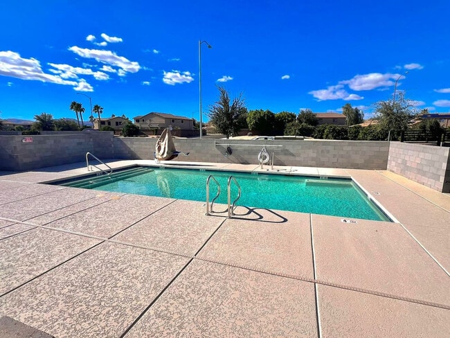 Building Photo - 16601 N Parkview Pl