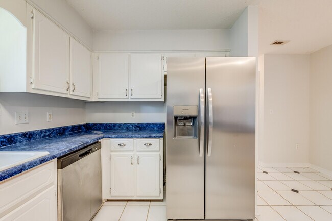 Building Photo - 2803 MacGregor Ln
