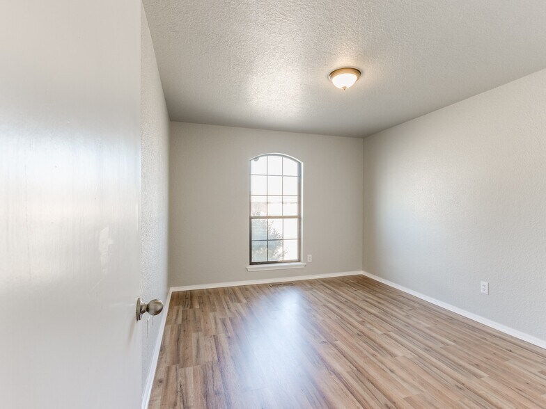 Building Photo - 509 Bluegrass Ln