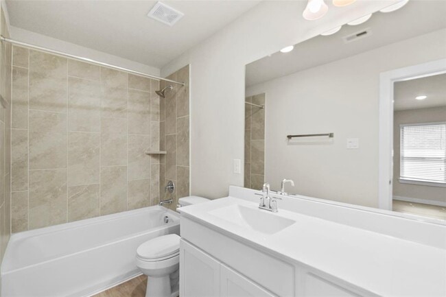 Building Photo - 18811 Cottonwood Bayou Ct