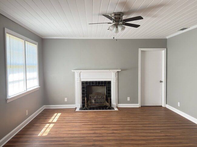 Building Photo - 504 E Adair St