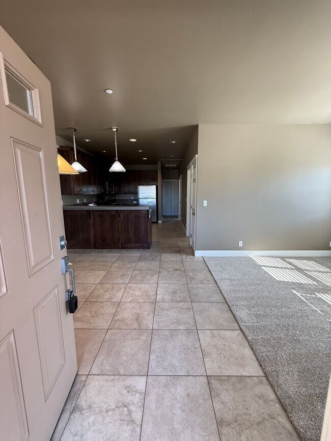 Building Photo - B11110E