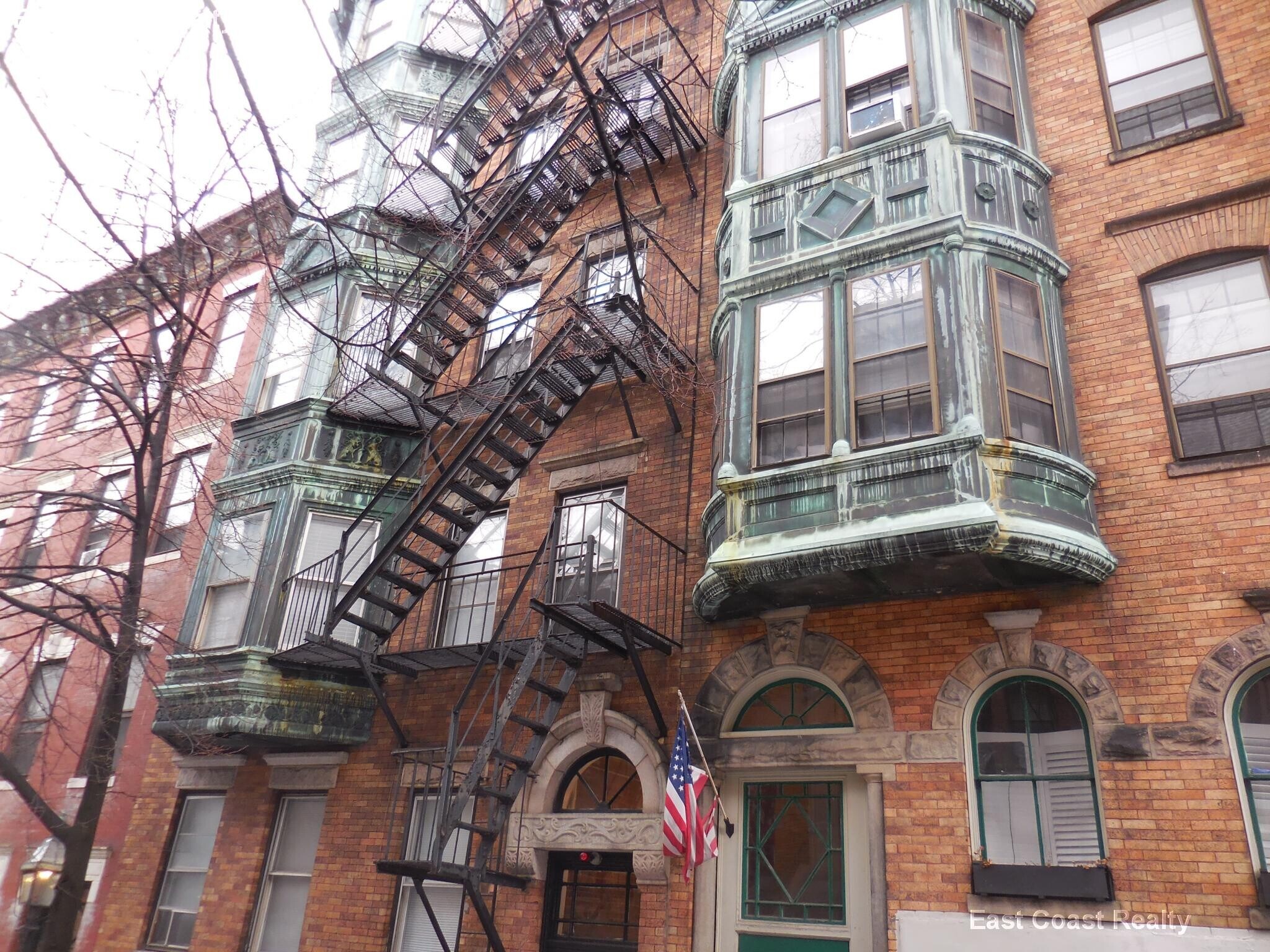 Building Photo - 40 Anderson St