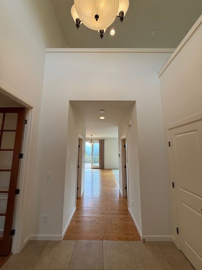 Building Photo - UPDATED CHAFFEY 4 BEDROOOM KINGSTON HOME FOR RENT WITH GREAT VIEWS!