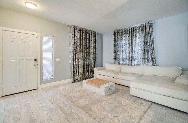 Building Photo - 8317 S 45th Ln