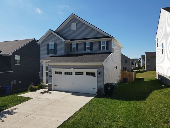 Building Photo - 4 Bedroom, 2.5 Bath Home w/ Fenced Backyard and 2 Car Garage