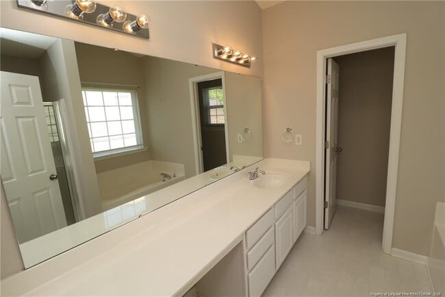 Building Photo - 217 Hartshorn Ct