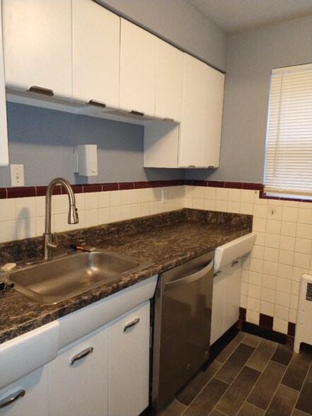 Building Photo - 3131 Mozart Ave