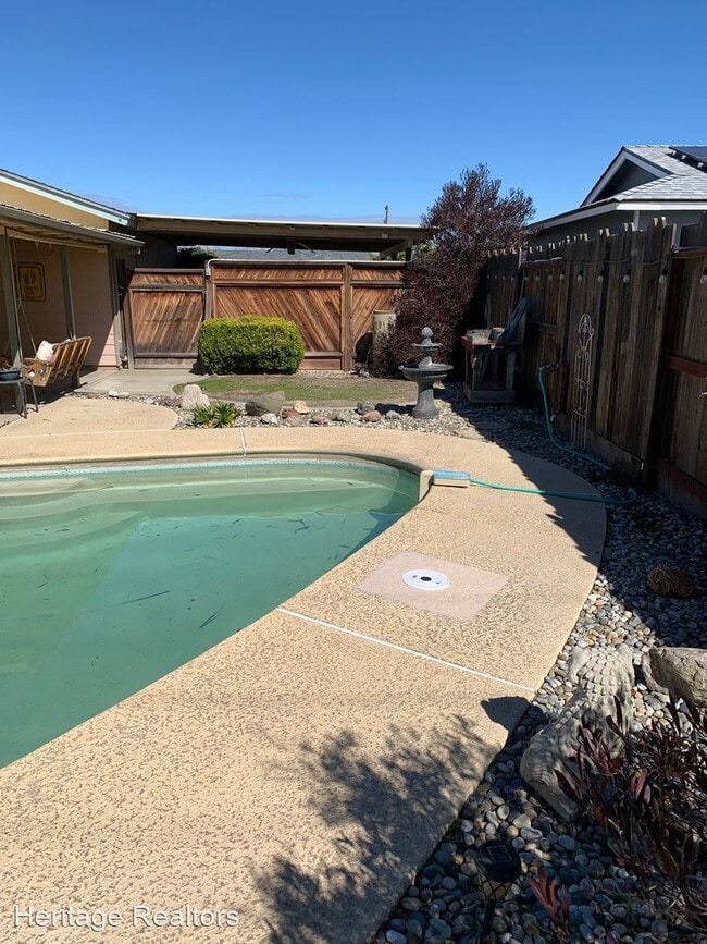 Building Photo - 3 br, 2 bath House - 379 W Deodar