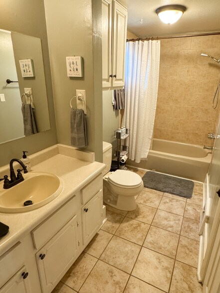 Building Photo - 1603 Elm Ave