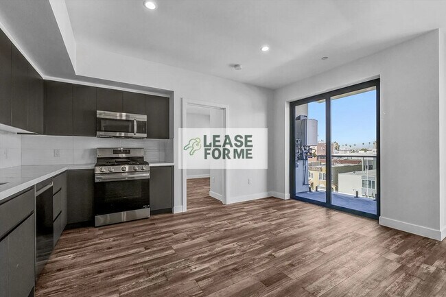 Building Photo - 1538 S Wilton Pl