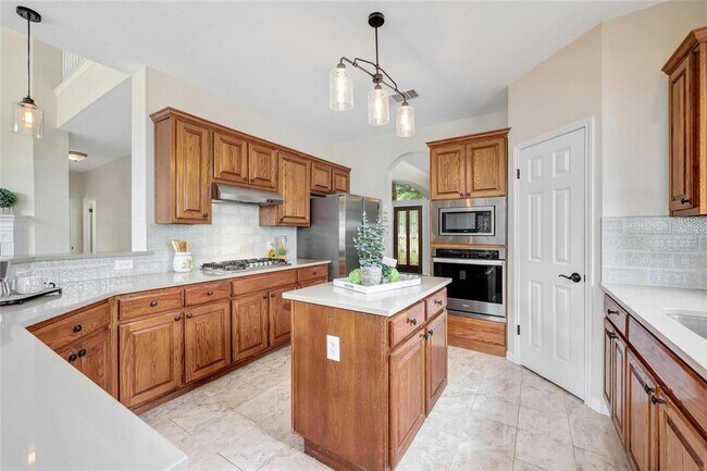 Building Photo - 1204 Fall Creek Loop